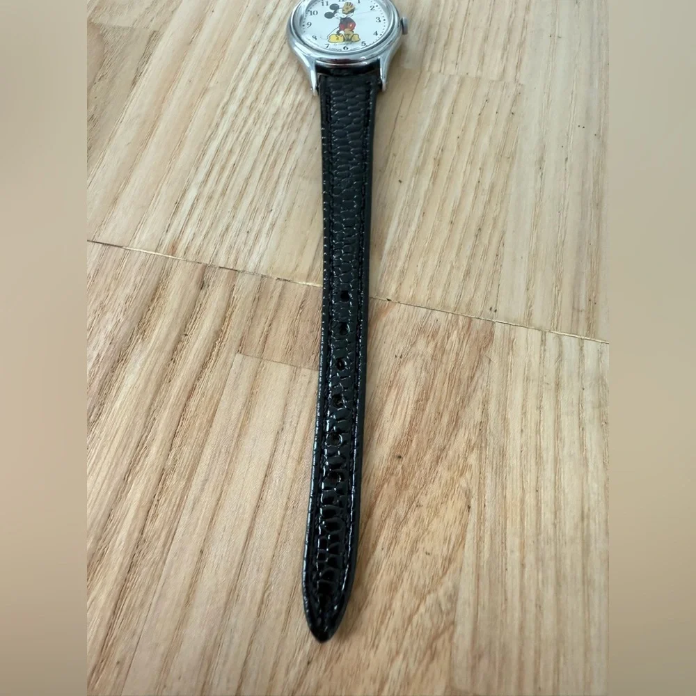 Lorus Disney Mickey Mouse moving arms classic watch NEW BATTERY
